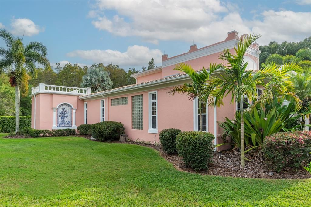 For Sale: $2,450,000 (4 beds, 4 baths, 6999 Square Feet)