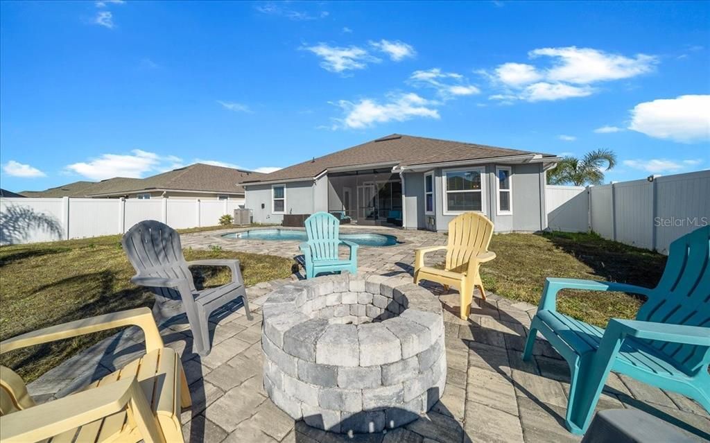 For Sale: $549,999 (4 beds, 3 baths, 2361 Square Feet)