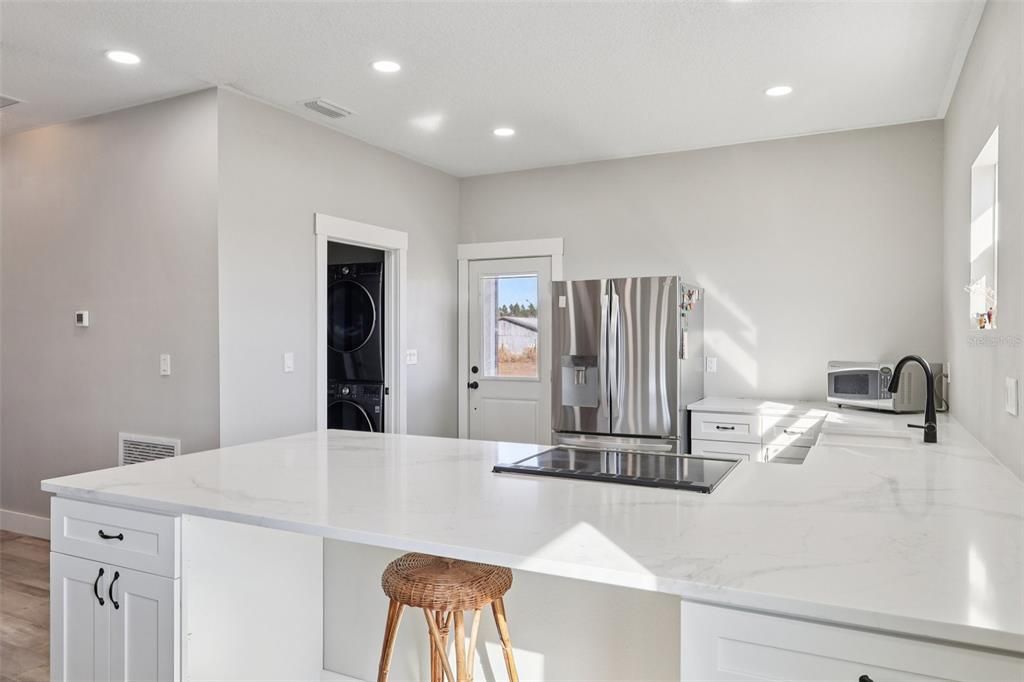 En Venta: $799,950 (3 camas, 3 baños, 2949 Pies cuadrados)
