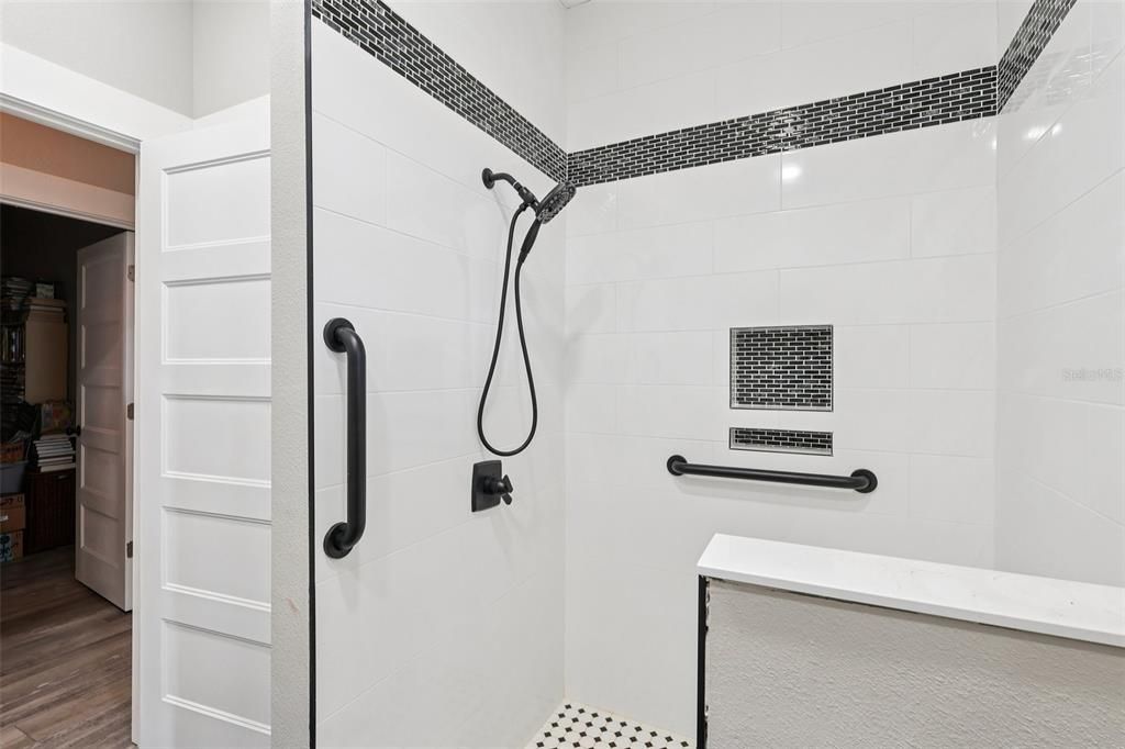 En Venta: $799,950 (3 camas, 3 baños, 2949 Pies cuadrados)