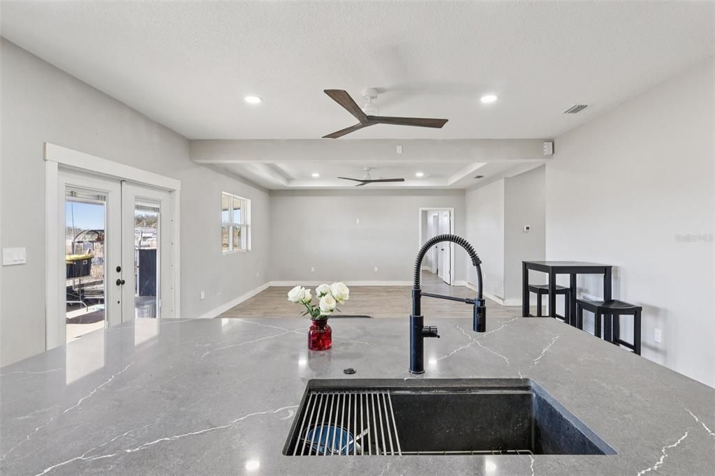 En Venta: $799,950 (3 camas, 3 baños, 2949 Pies cuadrados)
