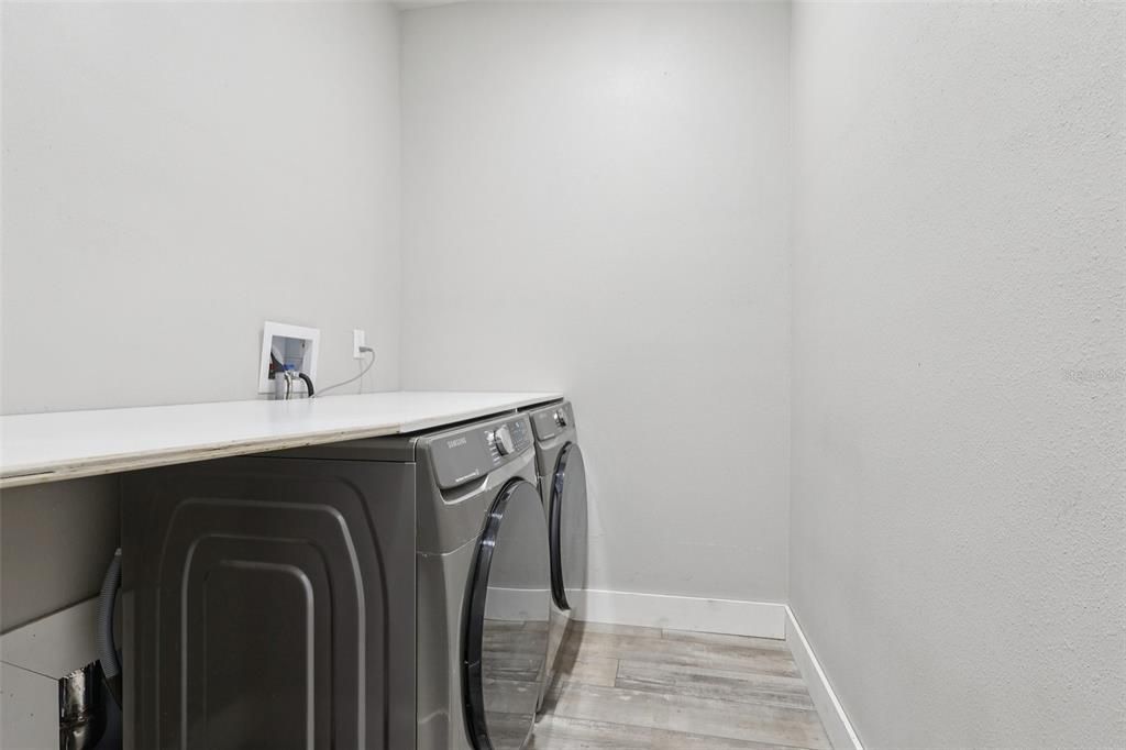 En Venta: $799,950 (3 camas, 3 baños, 2949 Pies cuadrados)