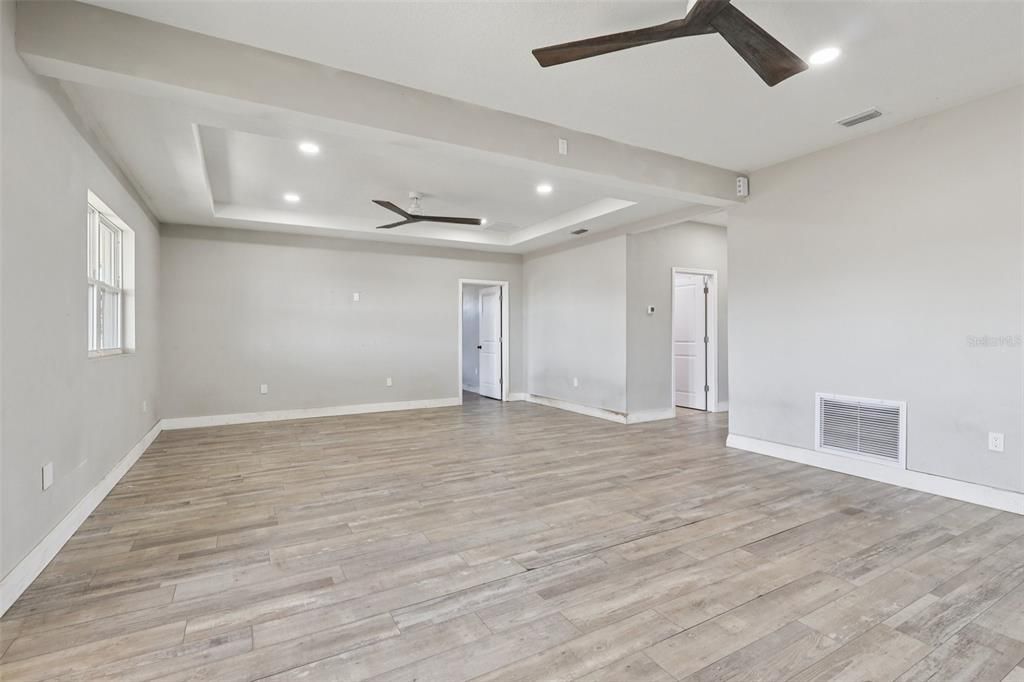 En Venta: $799,950 (3 camas, 3 baños, 2949 Pies cuadrados)