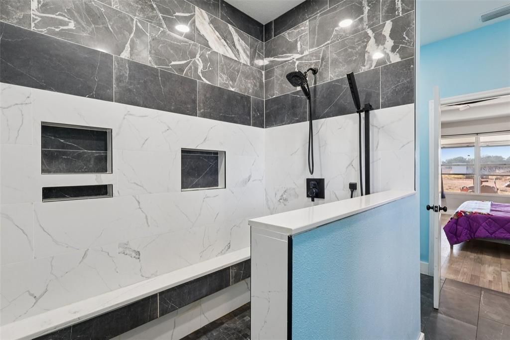 En Venta: $799,950 (3 camas, 3 baños, 2949 Pies cuadrados)