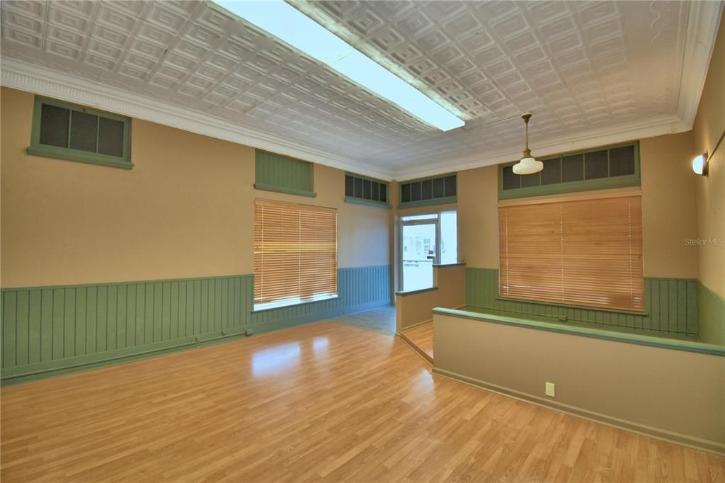 待售: $119,900 (0 贝兹, 0 浴室, 1976 平方英尺)