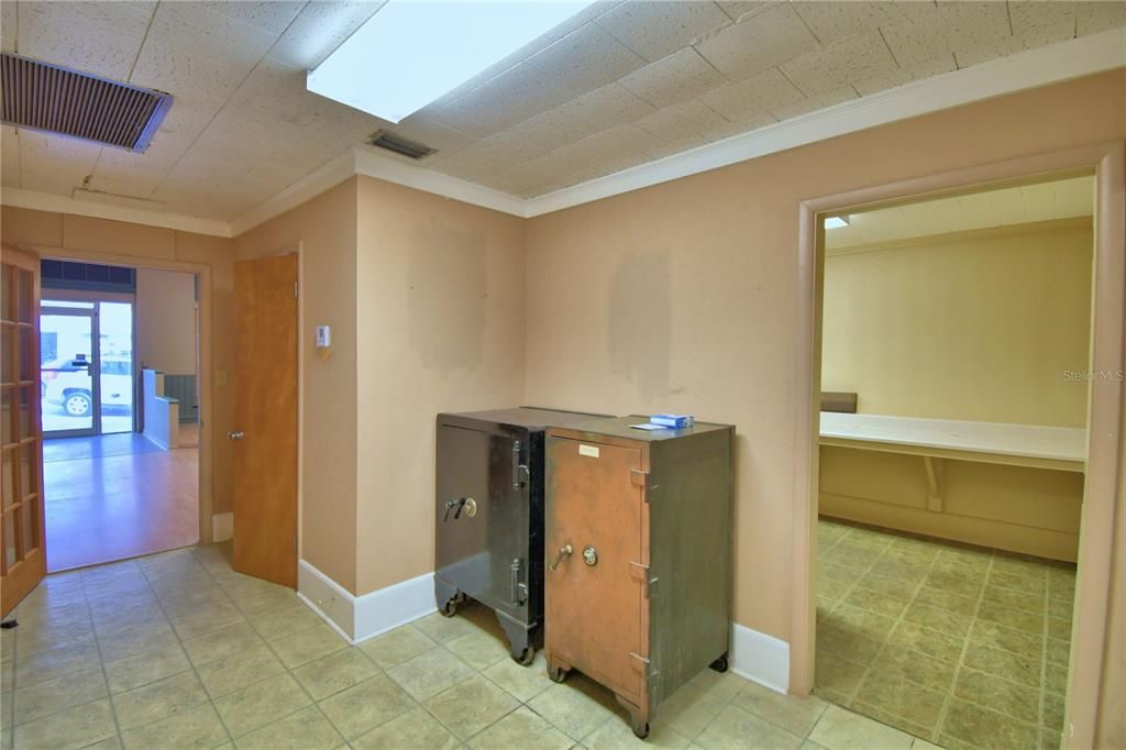 待售: $119,900 (0 贝兹, 0 浴室, 1976 平方英尺)