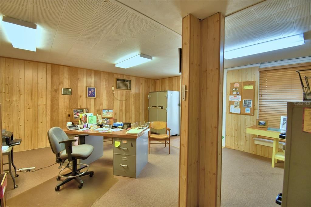 待售: $119,900 (0 贝兹, 0 浴室, 1976 平方英尺)