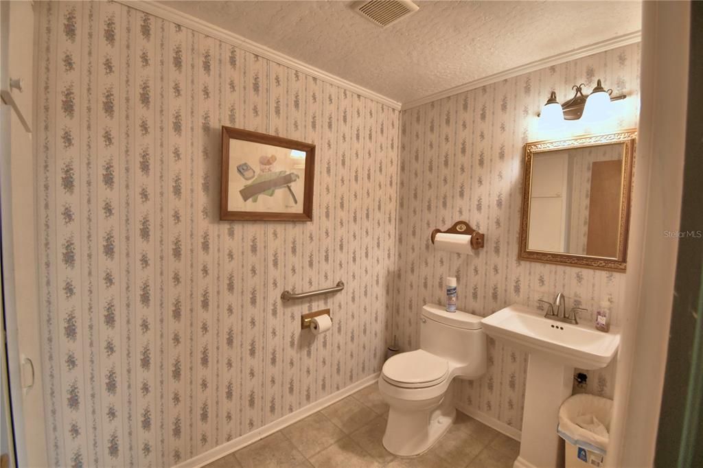 待售: $119,900 (0 贝兹, 0 浴室, 1976 平方英尺)