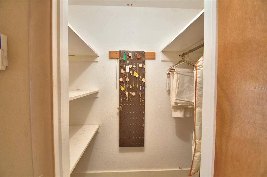 待售: $119,900 (0 贝兹, 0 浴室, 1976 平方英尺)