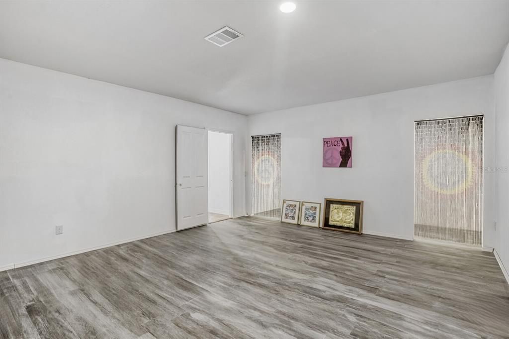 For Sale: $599,000 (5 beds, 3 baths, 3424 Square Feet)