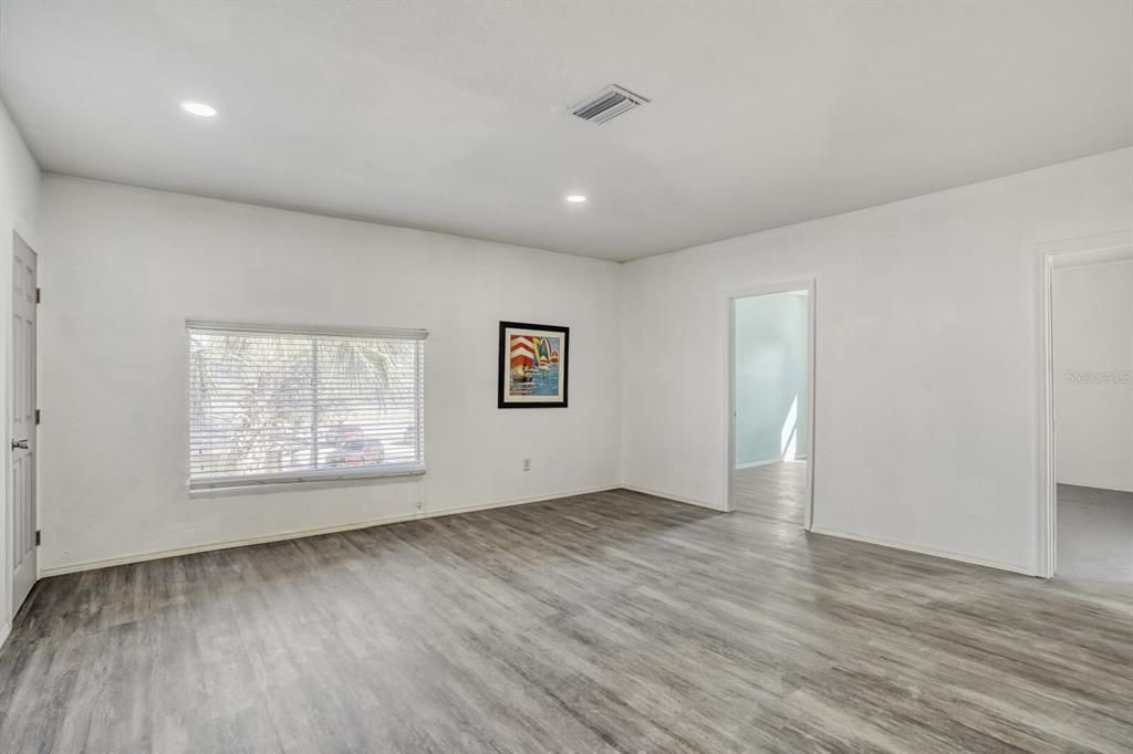 For Sale: $599,000 (5 beds, 3 baths, 3424 Square Feet)