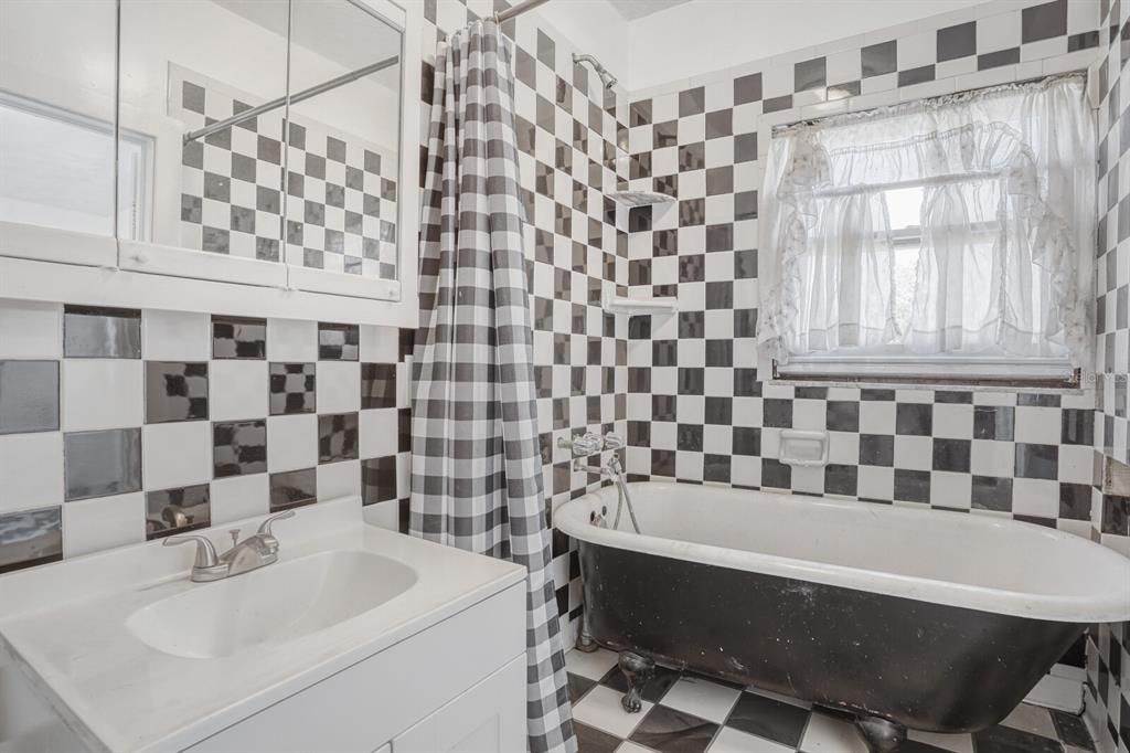 For Sale: $599,000 (5 beds, 3 baths, 3424 Square Feet)