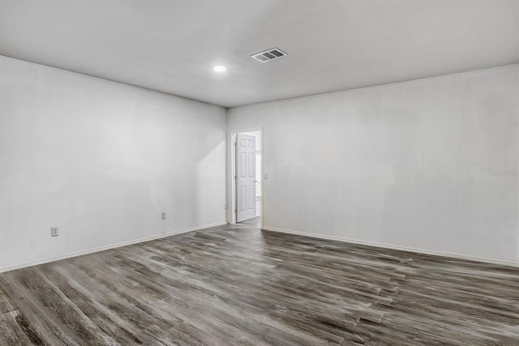 For Sale: $599,000 (5 beds, 3 baths, 3424 Square Feet)
