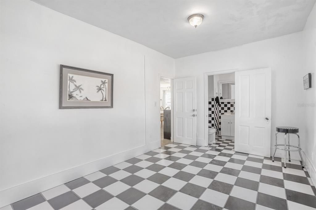 For Sale: $599,000 (5 beds, 3 baths, 3424 Square Feet)