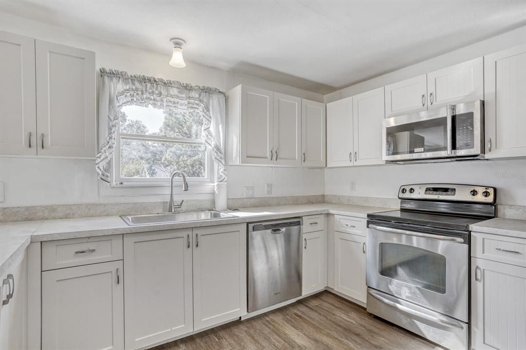 For Sale: $599,000 (5 beds, 3 baths, 3424 Square Feet)