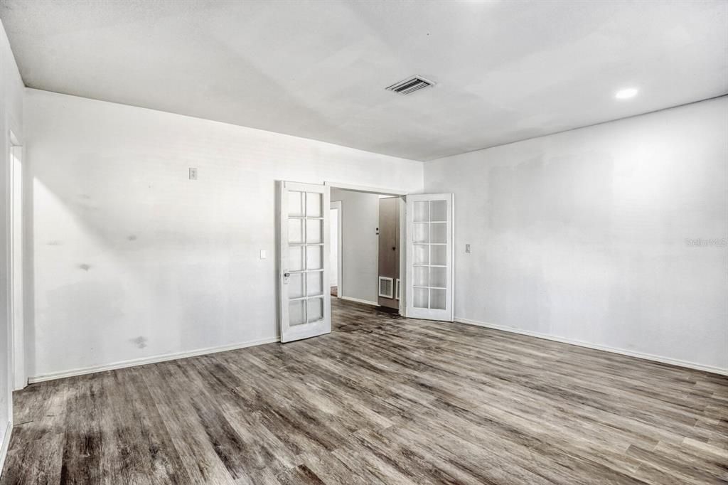 For Sale: $599,000 (5 beds, 3 baths, 3424 Square Feet)