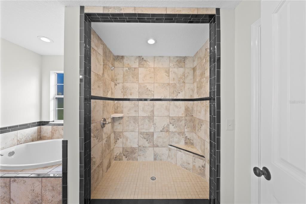 En Venta: $599,990 (4 camas, 2 baños, 2832 Pies cuadrados)