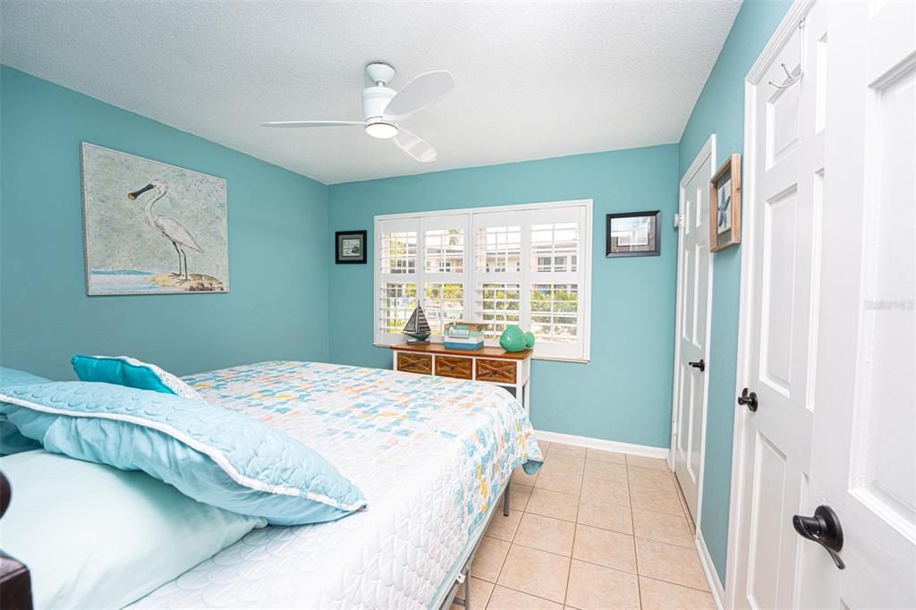 For Sale: $319,000 (2 beds, 1 baths, 838 Square Feet)