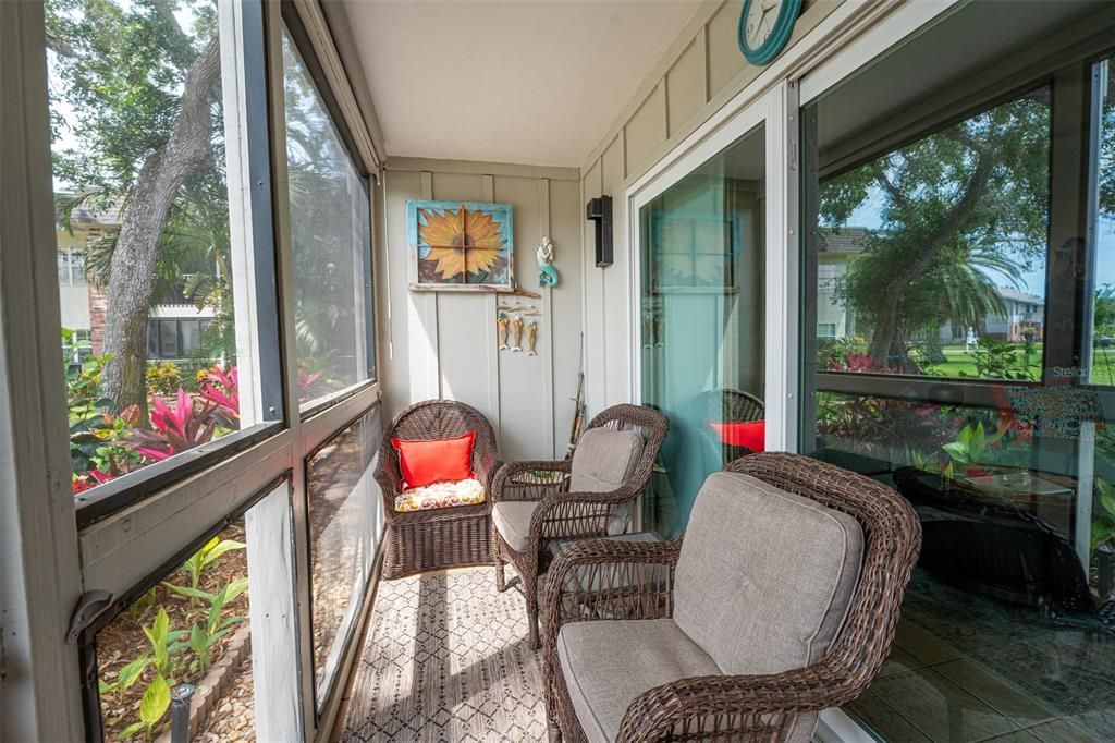 For Sale: $319,000 (2 beds, 1 baths, 838 Square Feet)