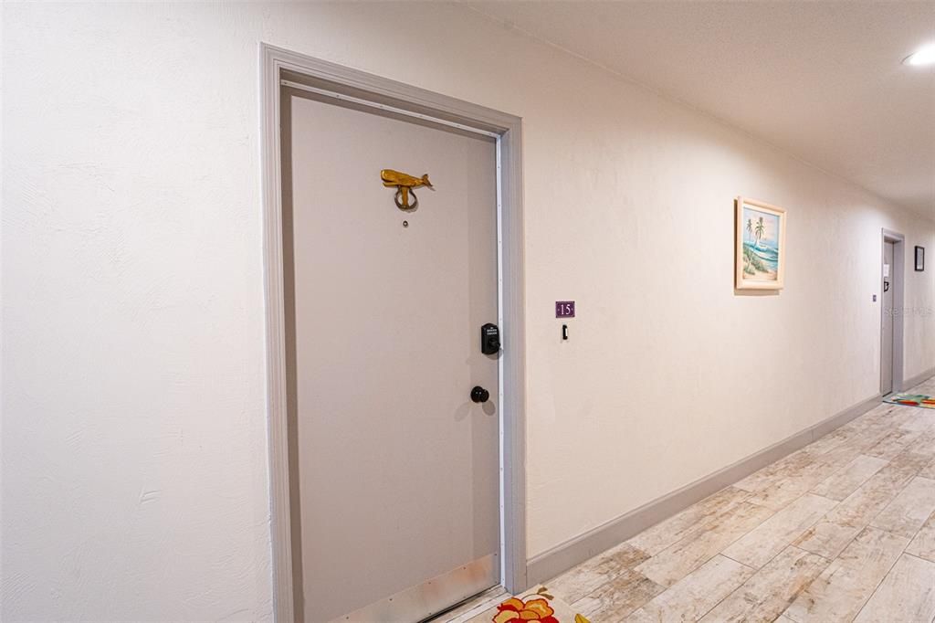 For Sale: $319,000 (2 beds, 1 baths, 838 Square Feet)