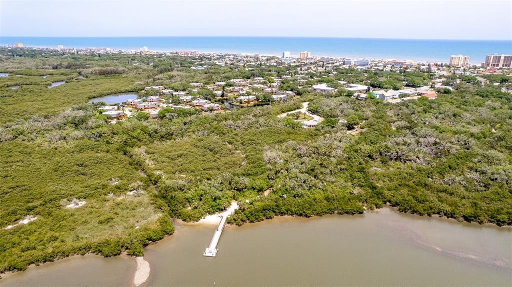 For Sale: $319,000 (2 beds, 1 baths, 838 Square Feet)