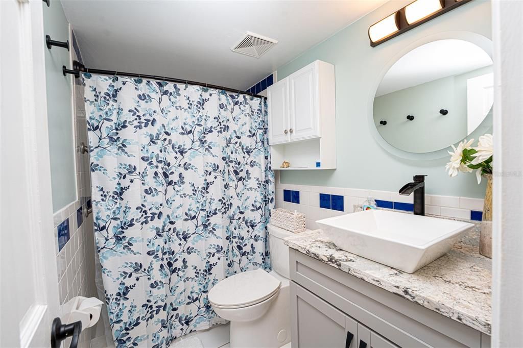 For Sale: $319,000 (2 beds, 1 baths, 838 Square Feet)