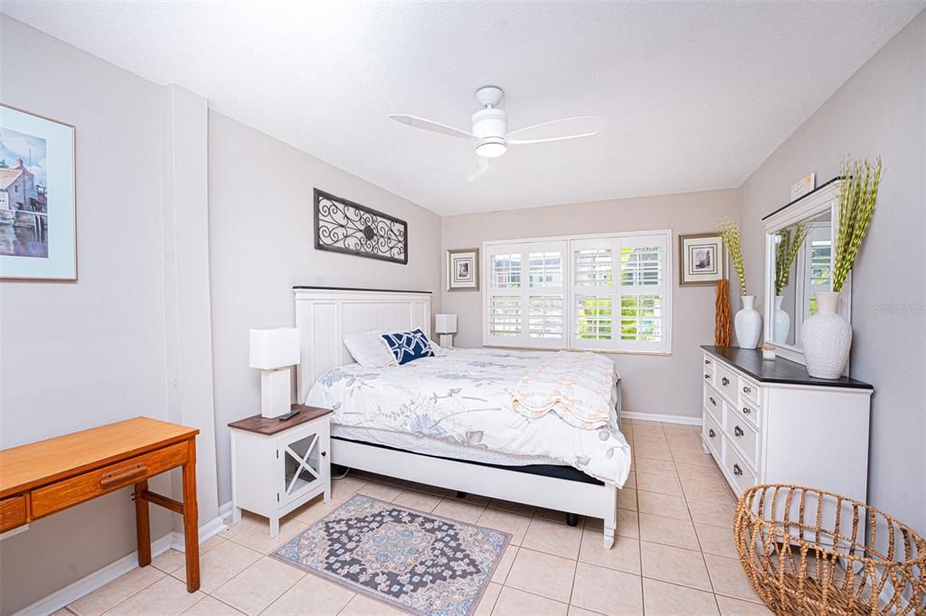 For Sale: $319,000 (2 beds, 1 baths, 838 Square Feet)