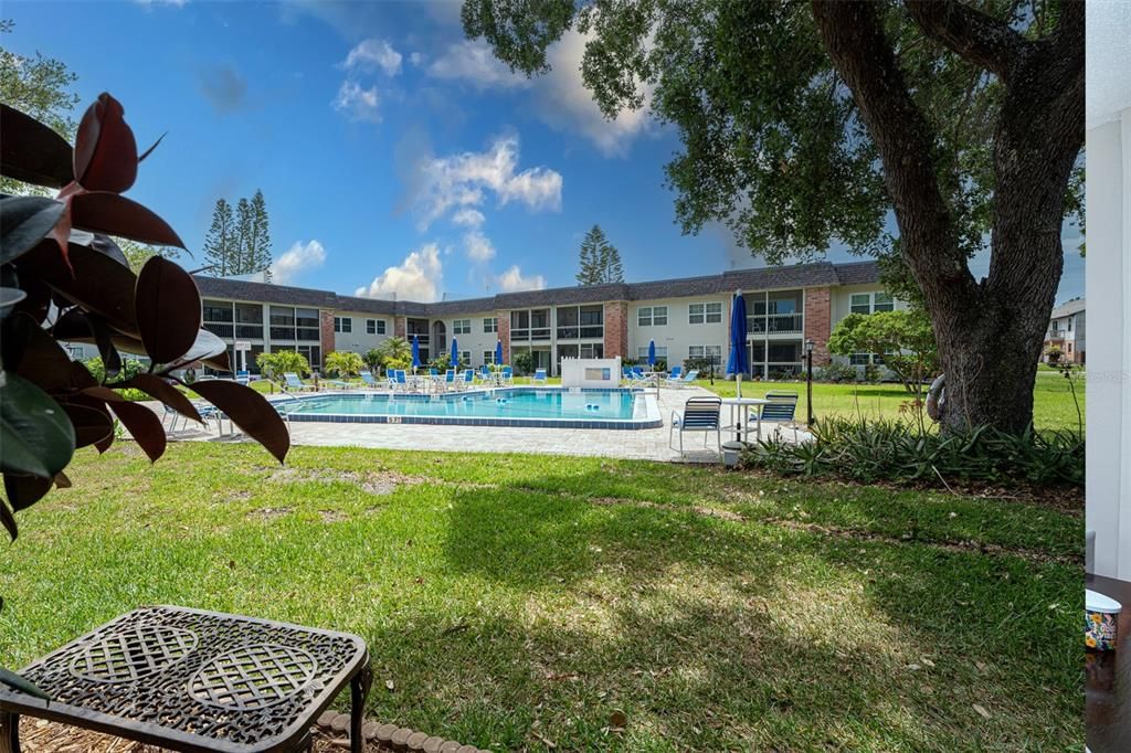 For Sale: $319,000 (2 beds, 1 baths, 838 Square Feet)