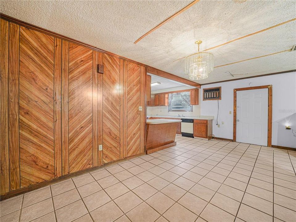 На продажу: $245,000 (5 спален, 2 ванн, 2580 Квадратных фут)