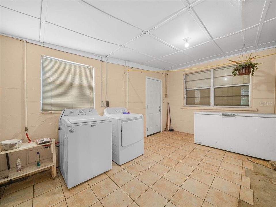 На продажу: $245,000 (5 спален, 2 ванн, 2580 Квадратных фут)