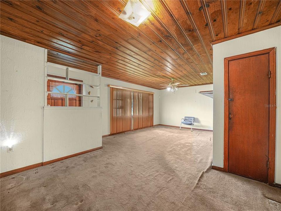 На продажу: $245,000 (5 спален, 2 ванн, 2580 Квадратных фут)