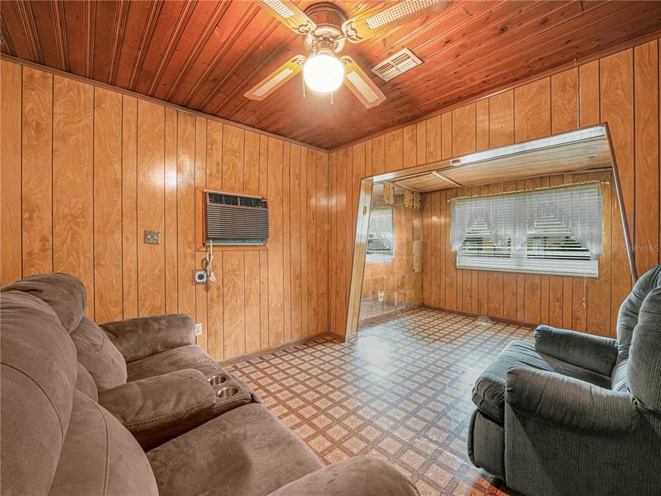 На продажу: $245,000 (5 спален, 2 ванн, 2580 Квадратных фут)