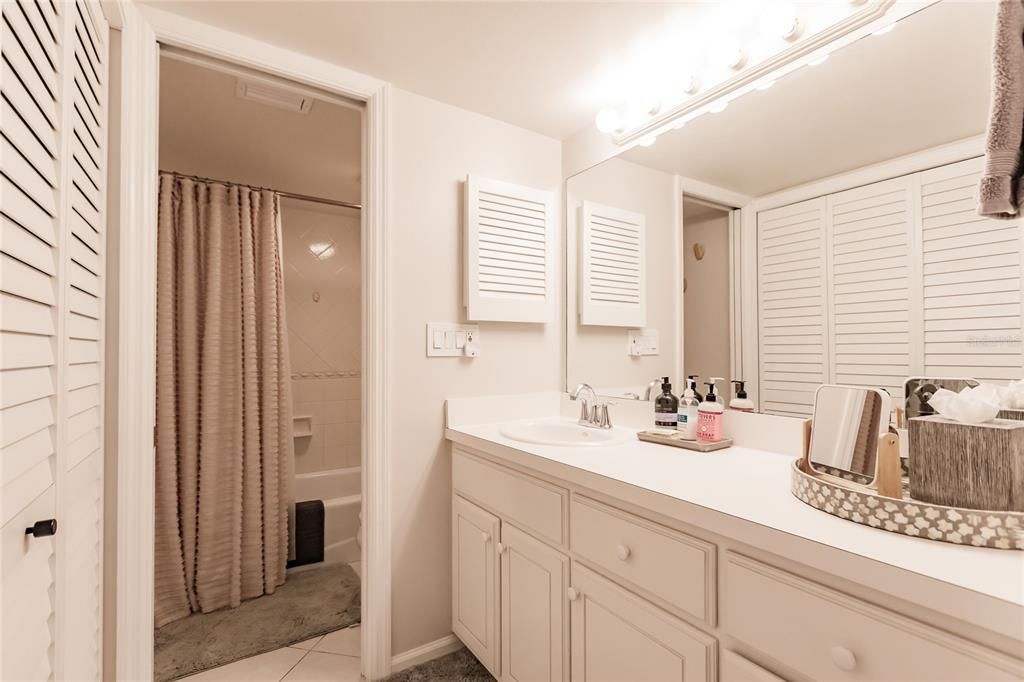 For Rent: $10,700 (2 beds, 2 baths, 1180 Square Feet)