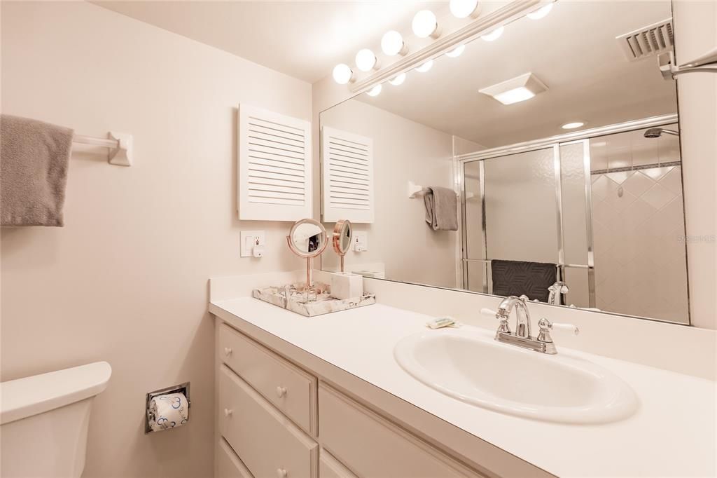 For Rent: $10,700 (2 beds, 2 baths, 1180 Square Feet)