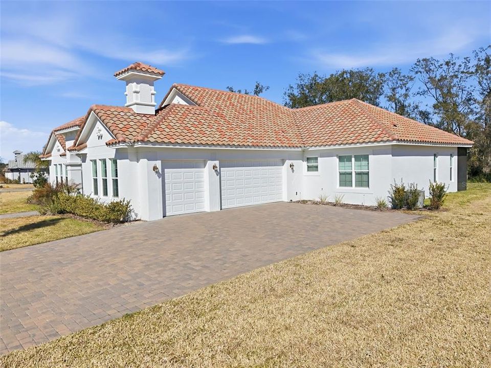 For Sale: $1,035,000 (4 beds, 3 baths, 2712 Square Feet)