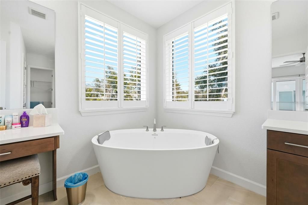 For Sale: $1,035,000 (4 beds, 3 baths, 2712 Square Feet)