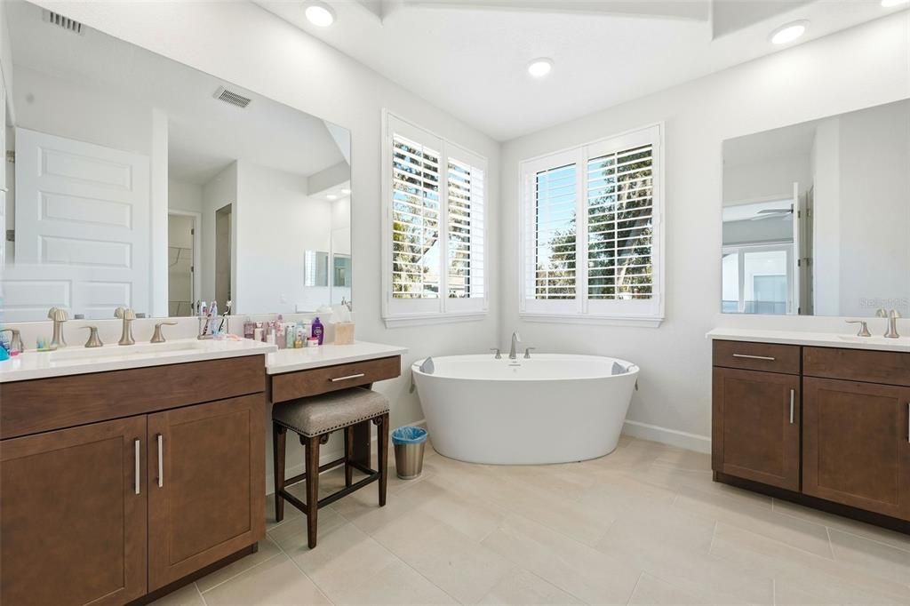 For Sale: $1,035,000 (4 beds, 3 baths, 2712 Square Feet)