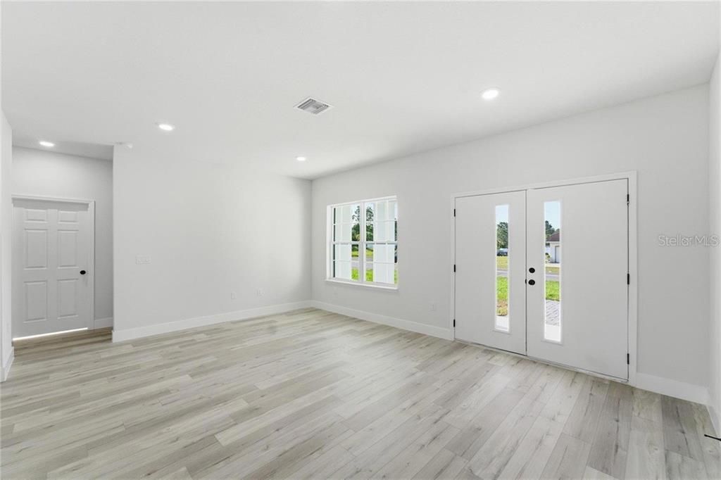 Active With Contract: $265,900 (3 beds, 2 baths, 1529 Square Feet)