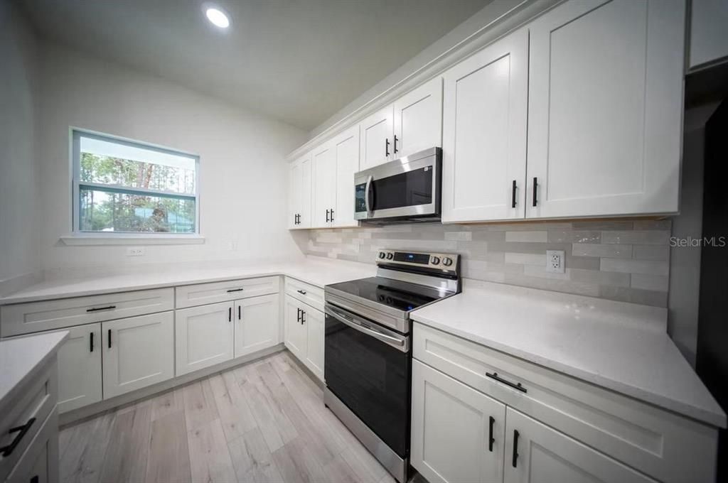 Active With Contract: $265,900 (3 beds, 2 baths, 1529 Square Feet)