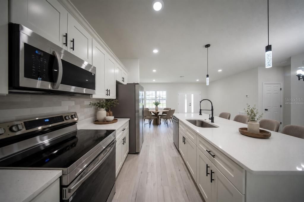 Active With Contract: $265,900 (3 beds, 2 baths, 1529 Square Feet)