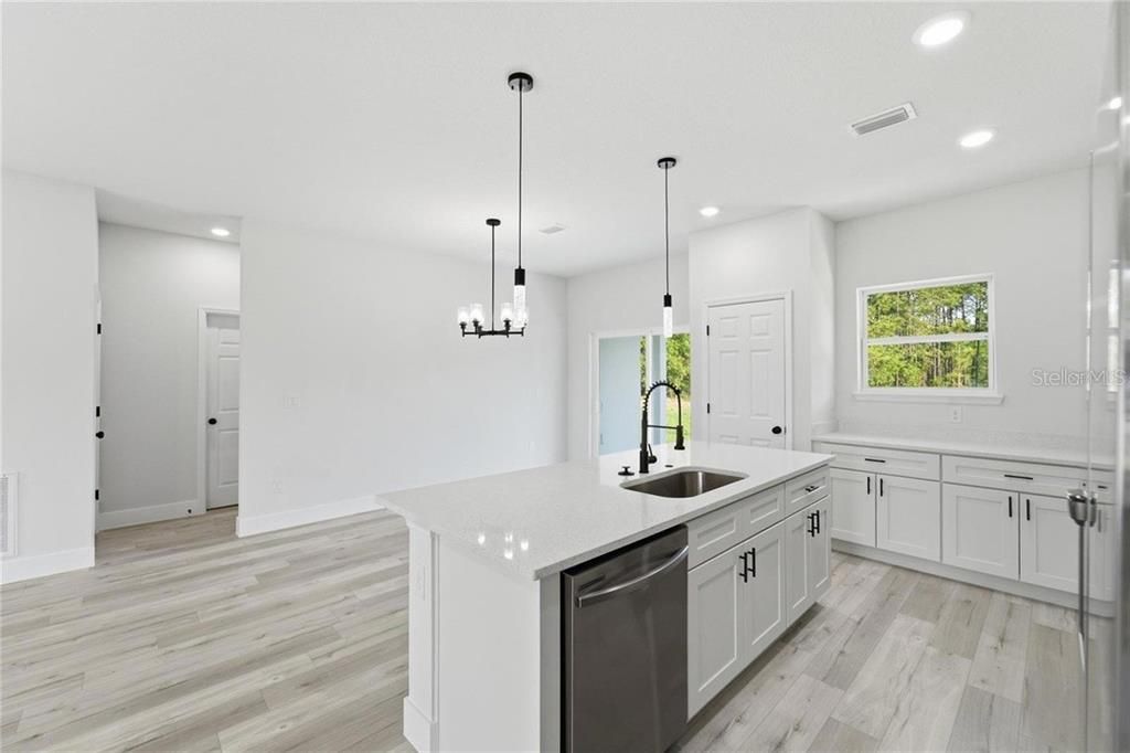Active With Contract: $265,900 (3 beds, 2 baths, 1529 Square Feet)