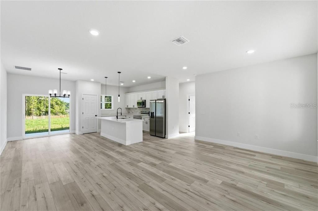 Active With Contract: $265,900 (3 beds, 2 baths, 1529 Square Feet)