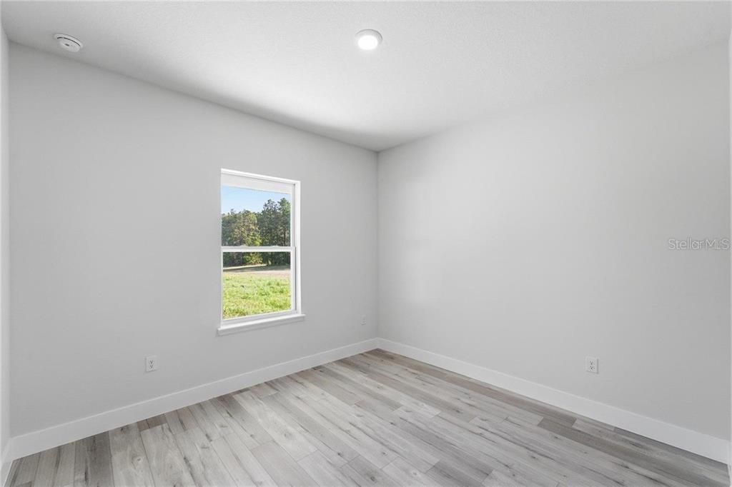 Active With Contract: $265,900 (3 beds, 2 baths, 1529 Square Feet)