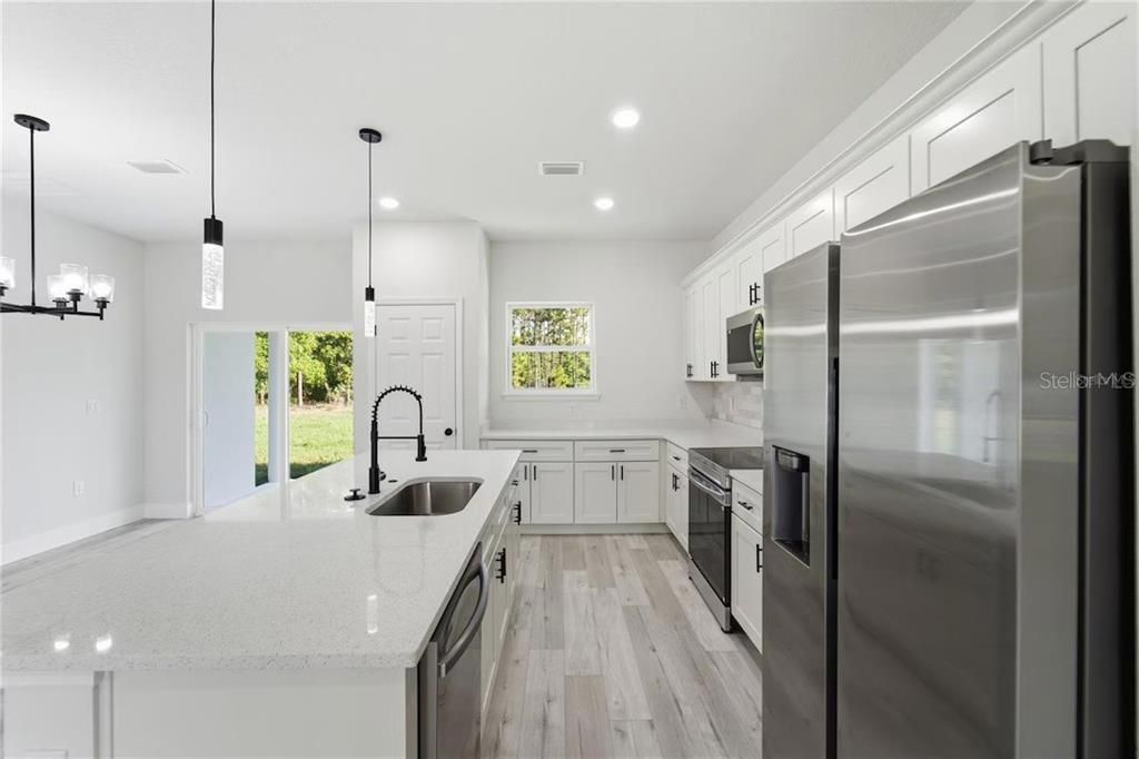 Active With Contract: $265,900 (3 beds, 2 baths, 1529 Square Feet)