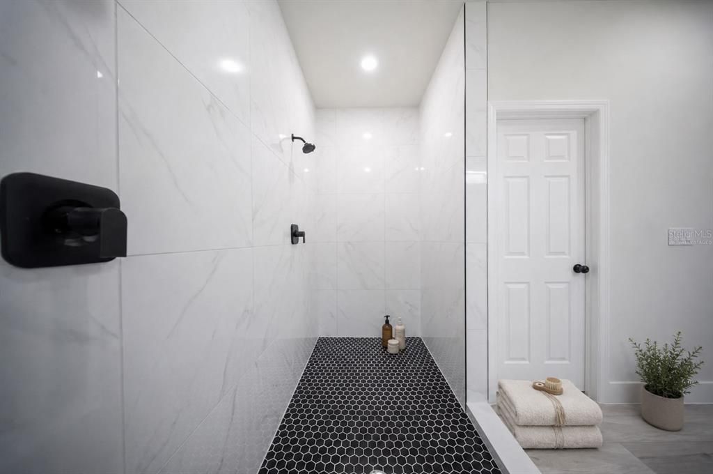 Active With Contract: $265,900 (3 beds, 2 baths, 1529 Square Feet)