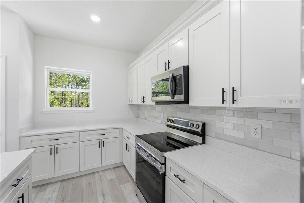 Active With Contract: $265,900 (3 beds, 2 baths, 1529 Square Feet)
