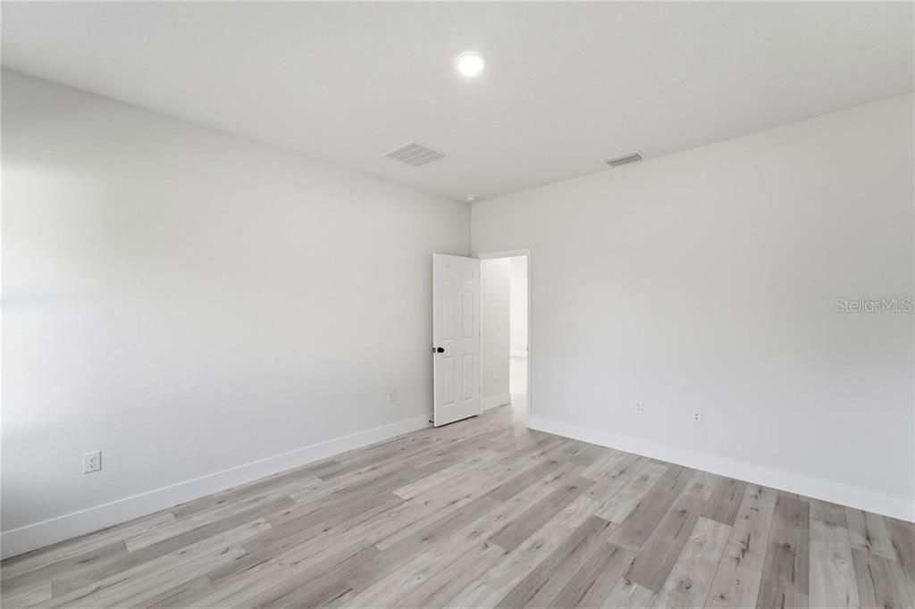 Active With Contract: $265,900 (3 beds, 2 baths, 1529 Square Feet)