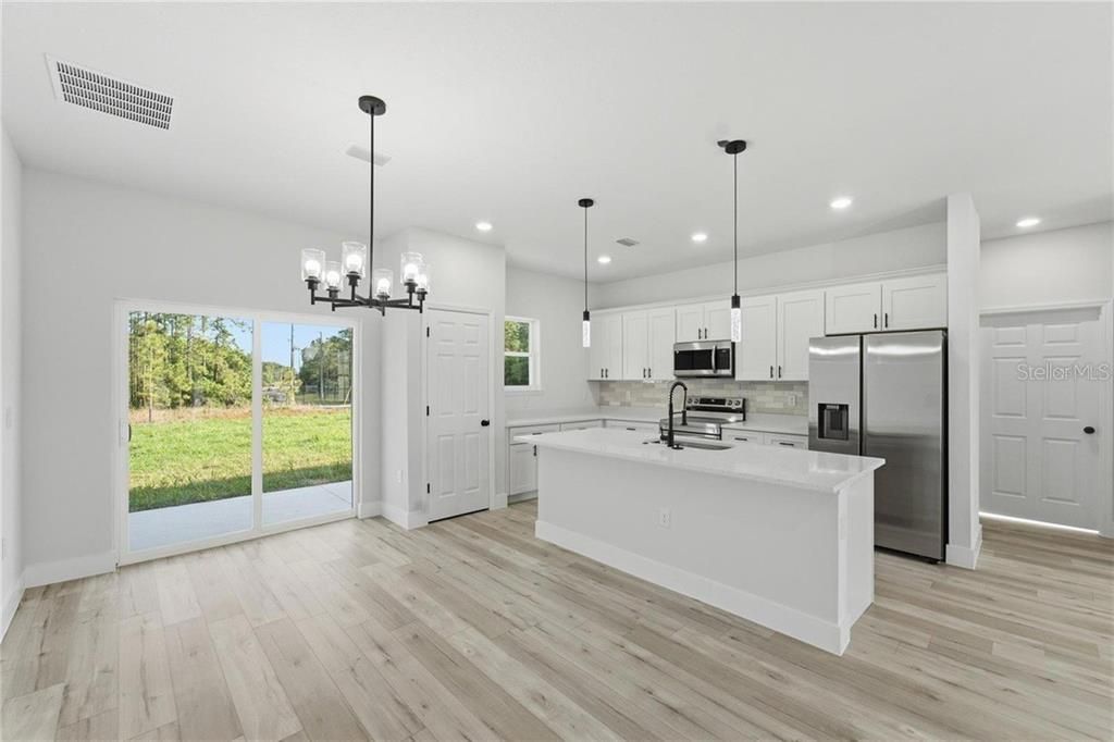 Active With Contract: $265,900 (3 beds, 2 baths, 1529 Square Feet)