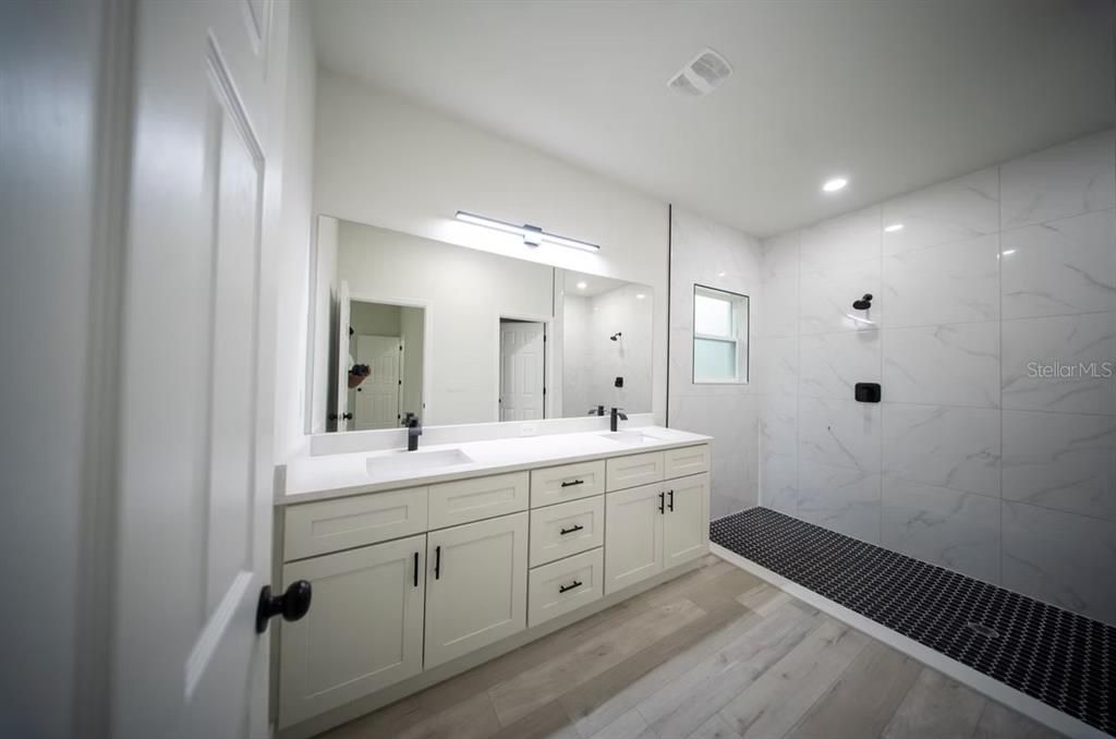 Active With Contract: $265,900 (3 beds, 2 baths, 1529 Square Feet)