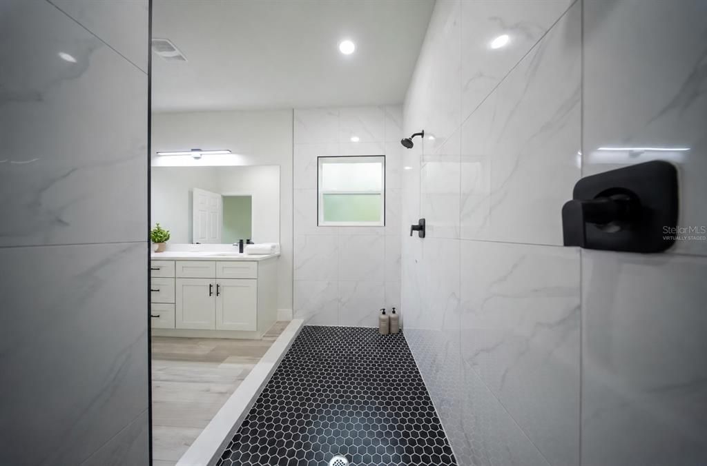 Active With Contract: $265,900 (3 beds, 2 baths, 1529 Square Feet)